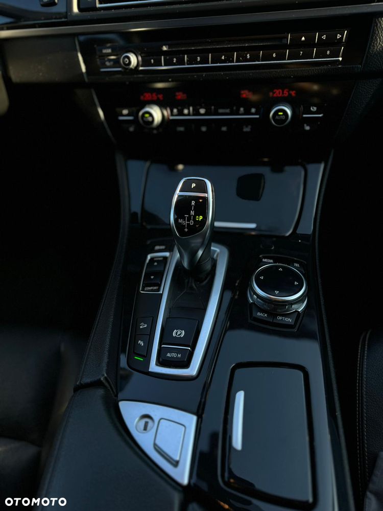 BMW Seria 5 525d xDrive Sport-Aut Luxury Line - 11