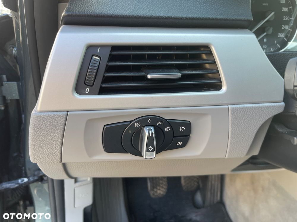 BMW Seria 3 320i - 11
