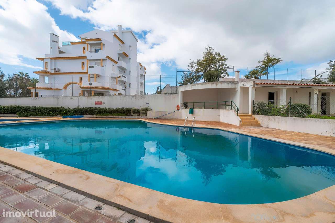 Apartamento T4 com garagem em condomínio com piscina no centro de Albu - Grande imagem: 4/25
