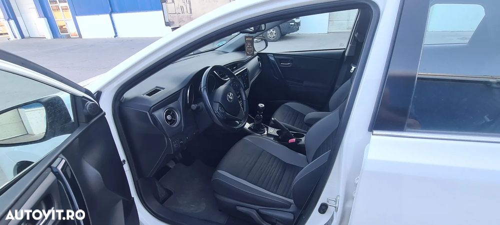 Toyota Auris 1.2 L Turbo Luna - 9