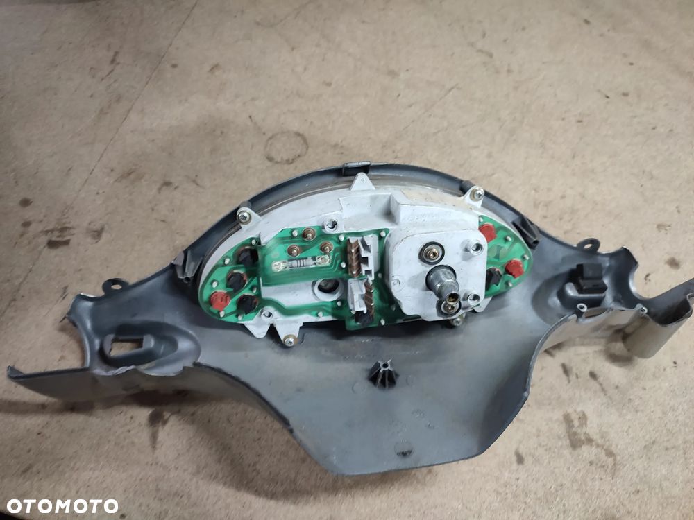 Licznik, zegar, obudowa licznika Piaggio Vespa ET4 - 5