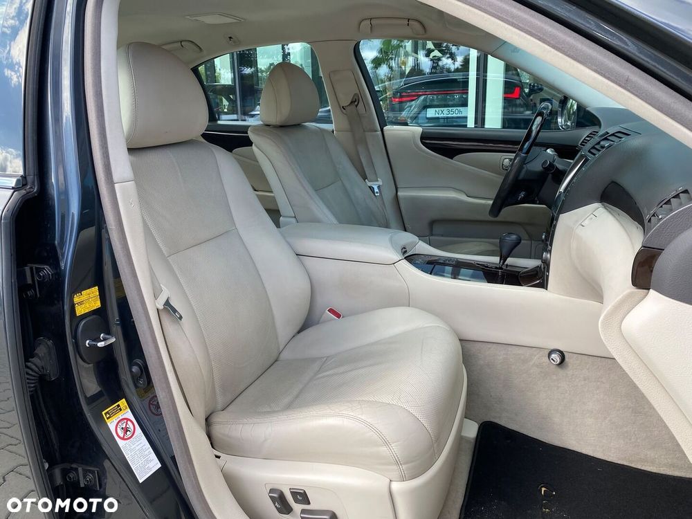 Lexus LS - 24