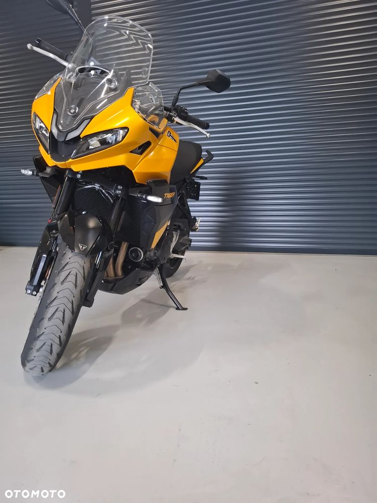 Triumph Tiger - 1