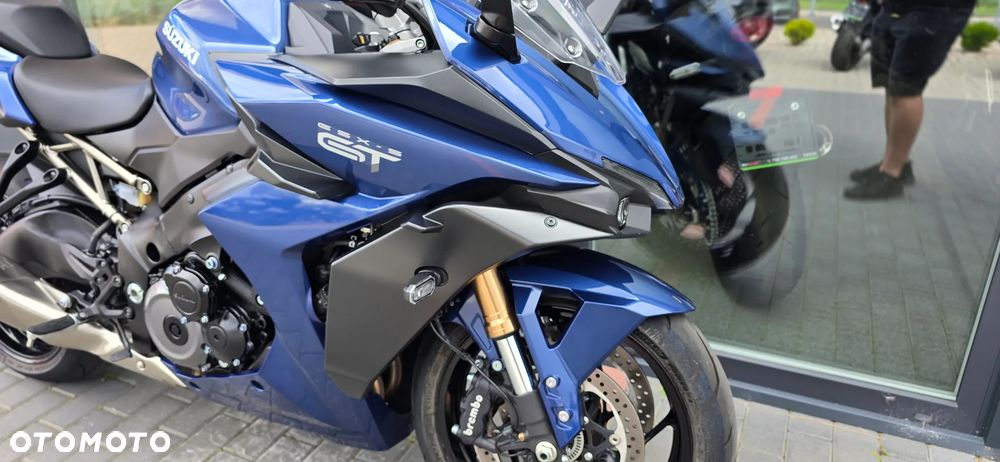 Suzuki GSX - 8