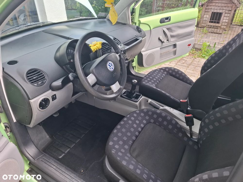 Volkswagen New Beetle - 8