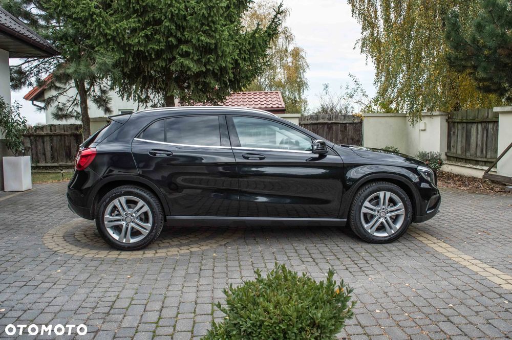 Mercedes-Benz GLA 180 UrbanStyle Edition - 13