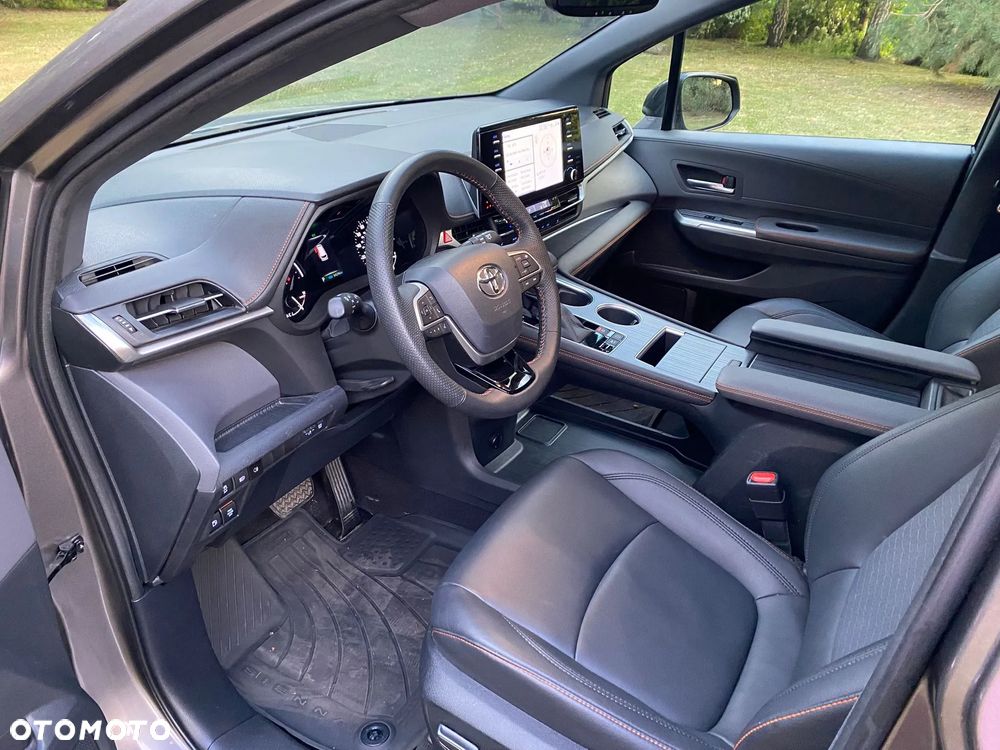 Toyota Sienna - 10