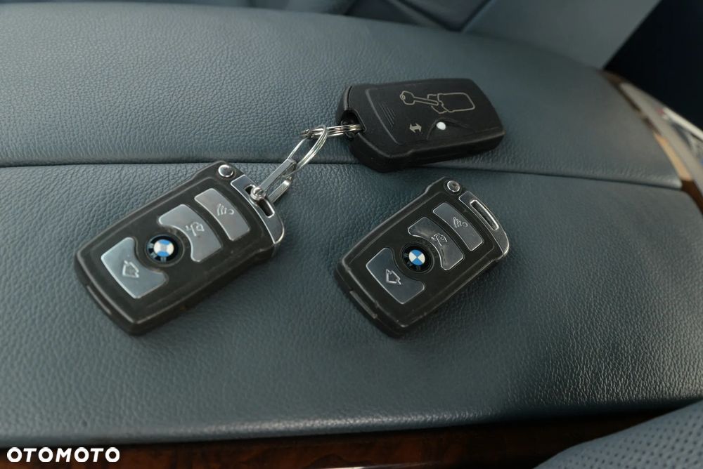 BMW Seria 7 750Li - 39