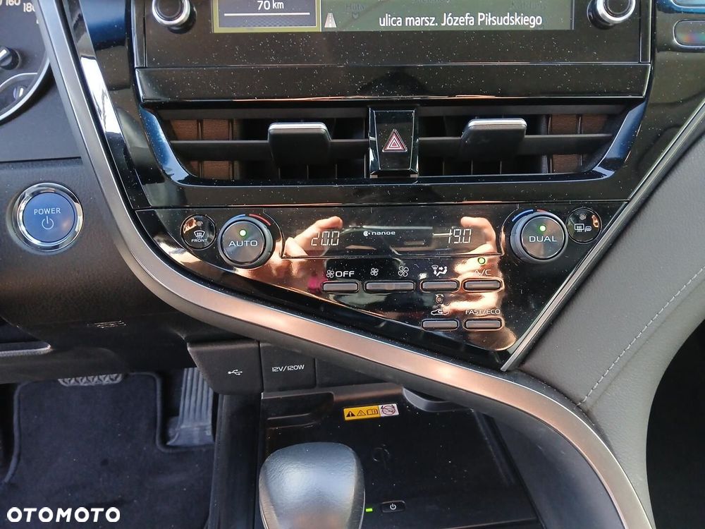 Toyota Camry 2.5 Hybrid Executive CVT - 32