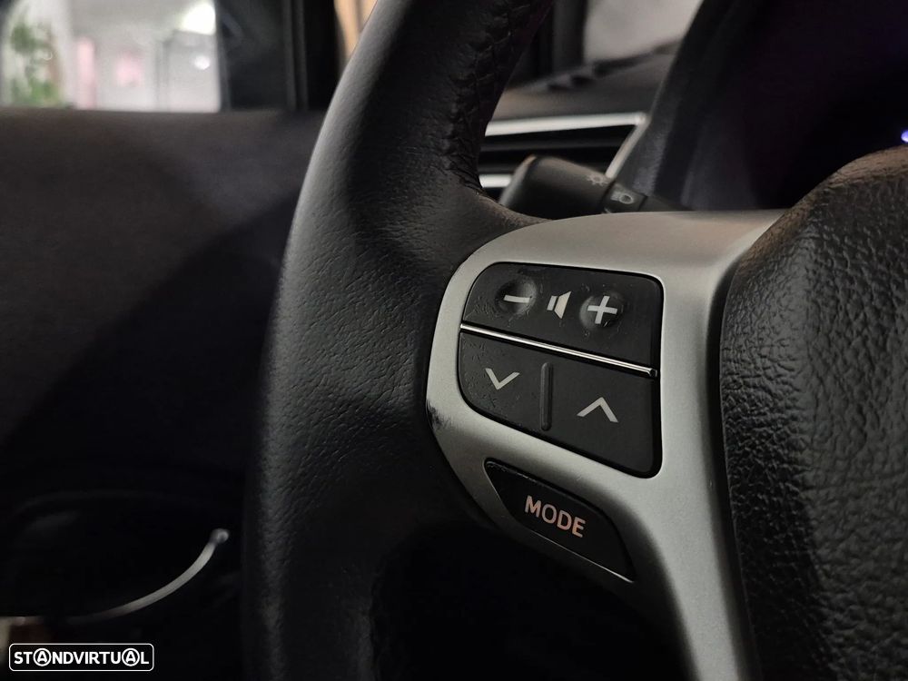 Toyota Avensis SW 2.0 D-4D Exclusive - 26