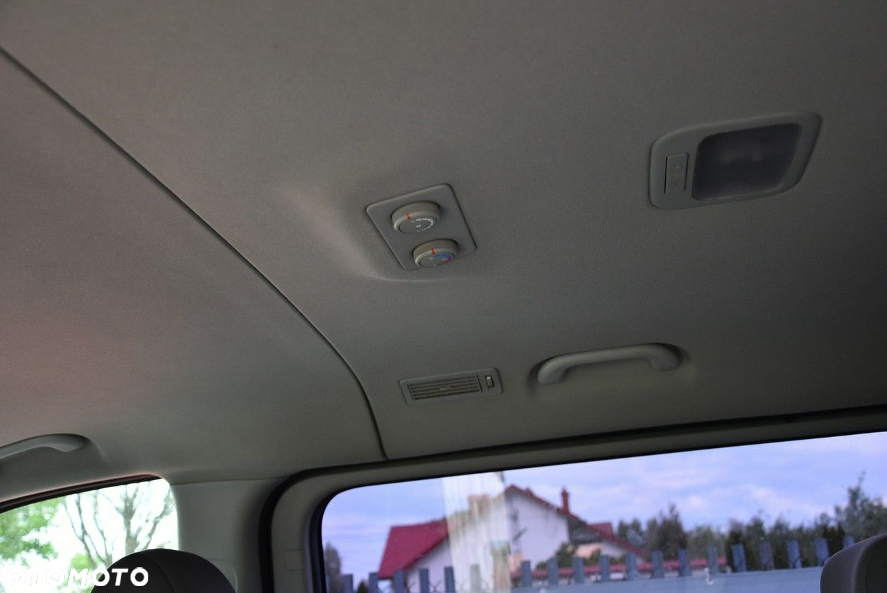 Hyundai H-1 2.5 CRDi Travel Comfort - 10