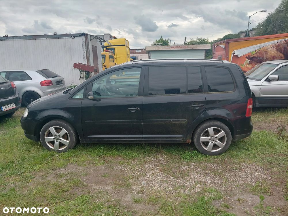 Volkswagen Touran 2.0 FSI Trendline - 5