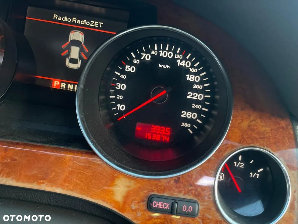 Audi A8 4.2 L Quattro - 11