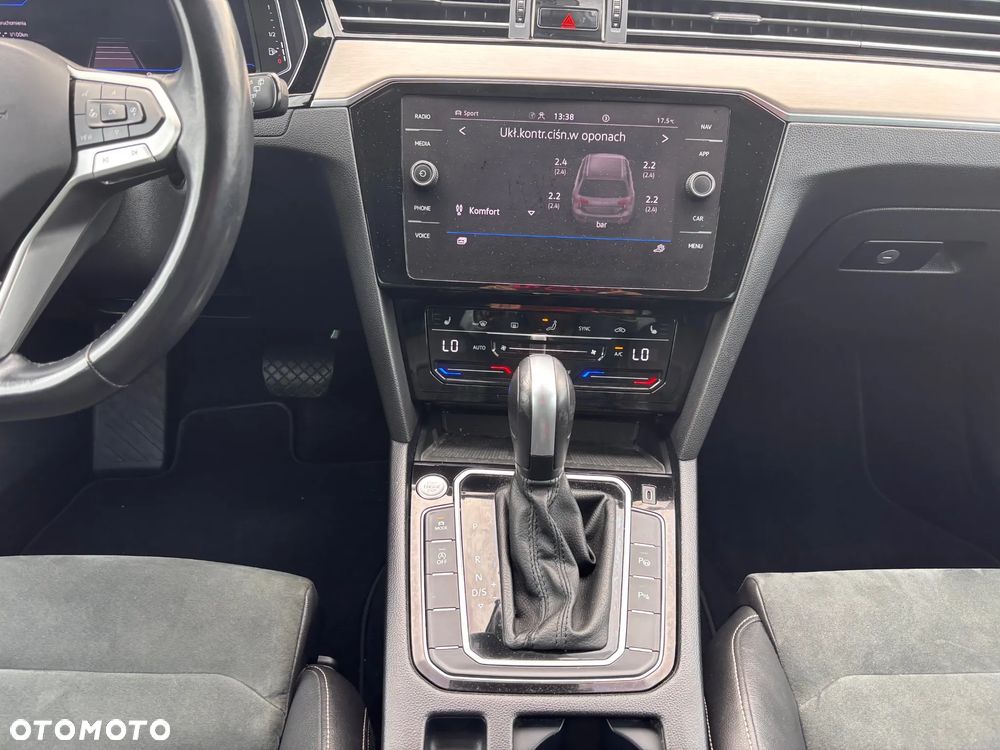 Volkswagen Passat 2.0 TSI Elegance DSG - 9