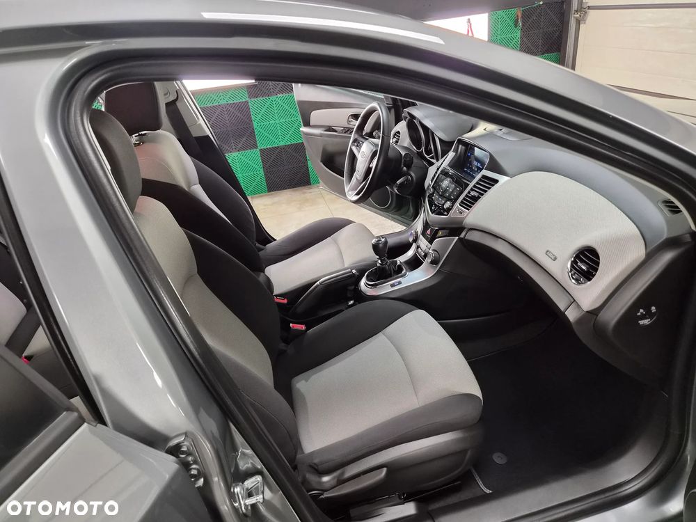 Chevrolet Cruze 1.6 LS+ - 22