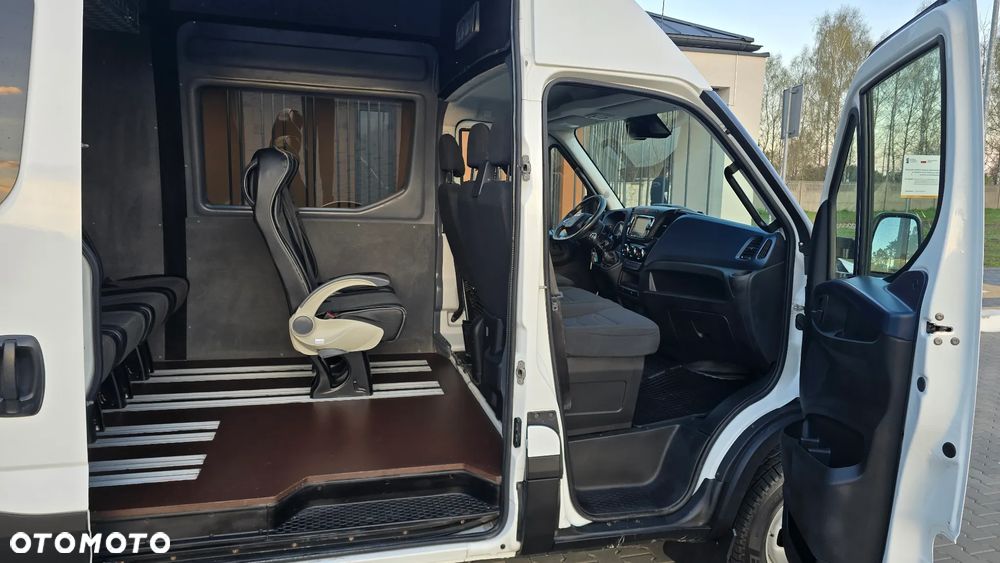 Iveco ❗️❗️DAILY 3.0 180KM MAXI 50C18 L4H3 JAK NOWY ❗️❗️NOWY MODEL / ZABUDOWA VIP 9 OSÓB HAUSER / 3500KG HAK / PIERWSZY WŁASCICIEL / BLASZAK / NAVI / KAMERA COFANIA / ZAWIESZENIE PNEUMATYCZNE AIR-PRO  / KLIMATYZACJA POSTOJOWA / SKRZYNIA MANUALNA / BLIŹNIAKI / TEMPOMAT / WERSJA WZMOCNIONA / FULL OPCJA / SERWIS ASO / SALON POLSKA / 35C15 50C15 35C18❗❗ JAK Z SALONU - NOWY -❗❗ - 32