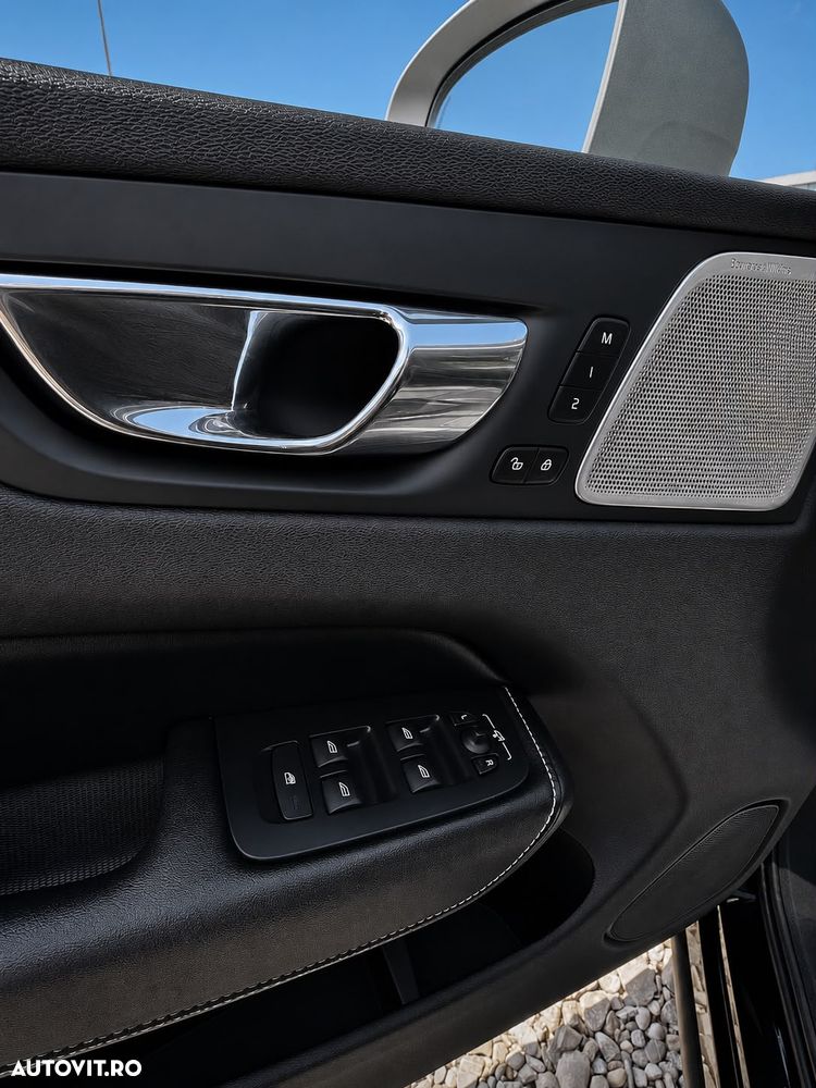 Volvo XC 60 T8 Twin Engine AWD R-Design - 16
