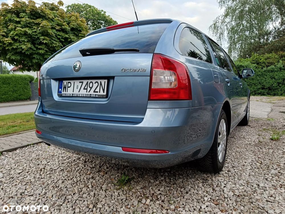 Skoda Octavia 1.6 Combi Ambiente - 8