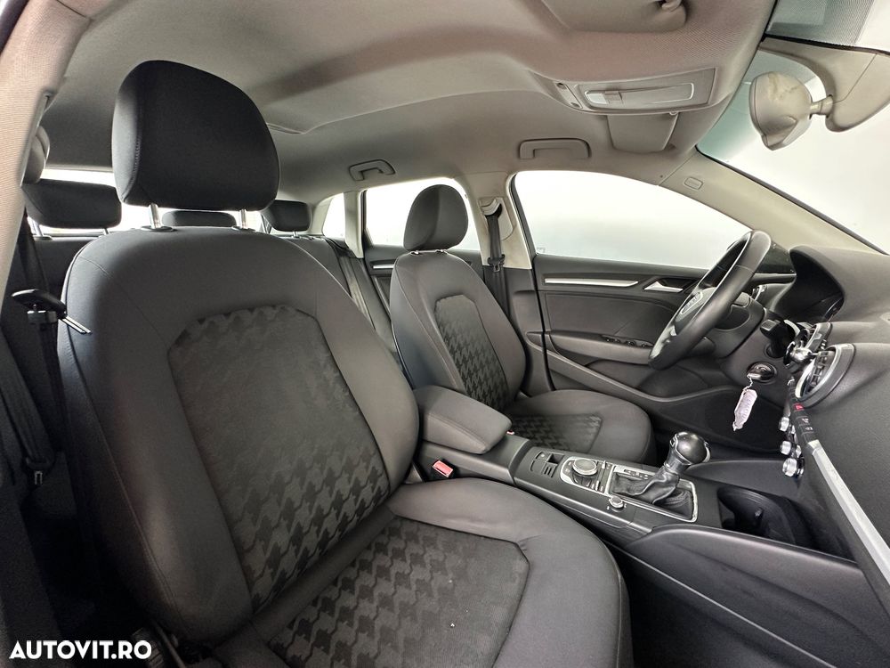 Audi A3 Sportback 1.6 TDI S-tronic Attraction - 4