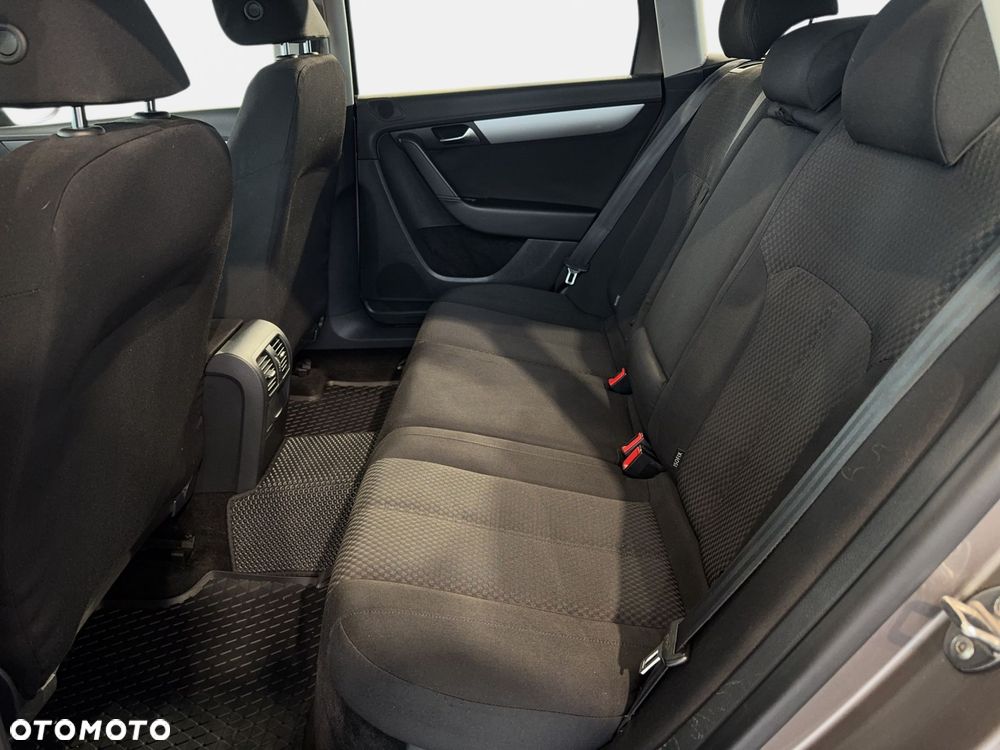 Volkswagen Passat Variant - 12