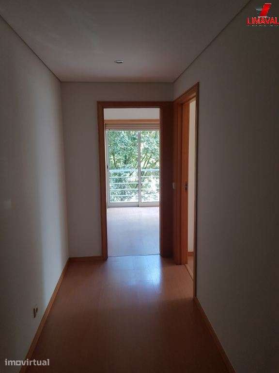 Apartamento T2 em S.José S.Lázaro Próximo à Escola Secundária Alber... - Grande imagem: 5/24