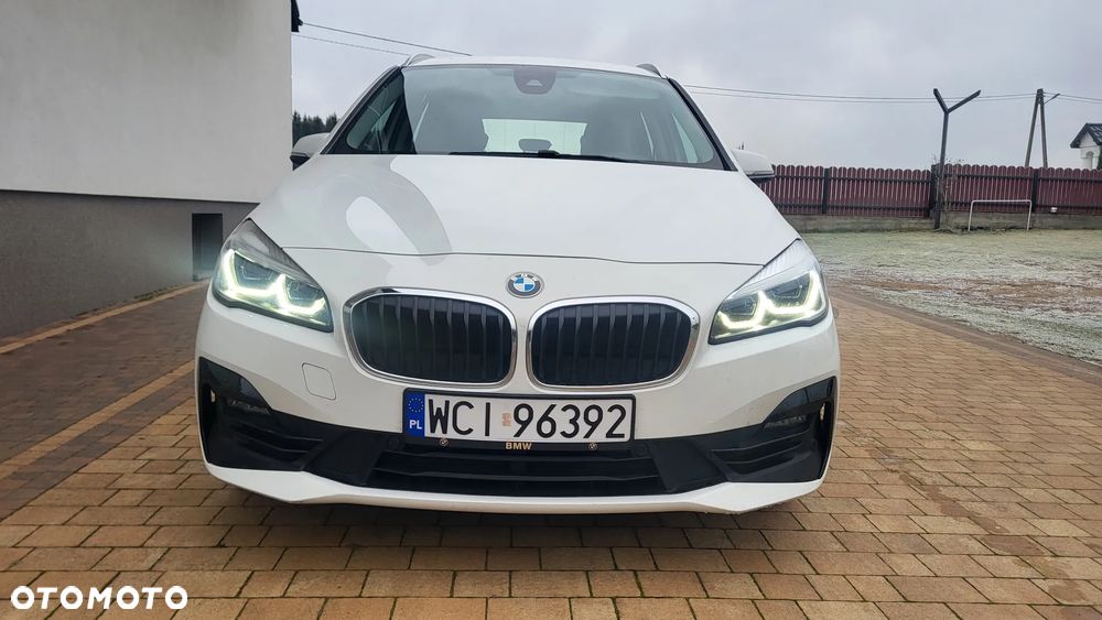 BMW Seria 2 218d - 11