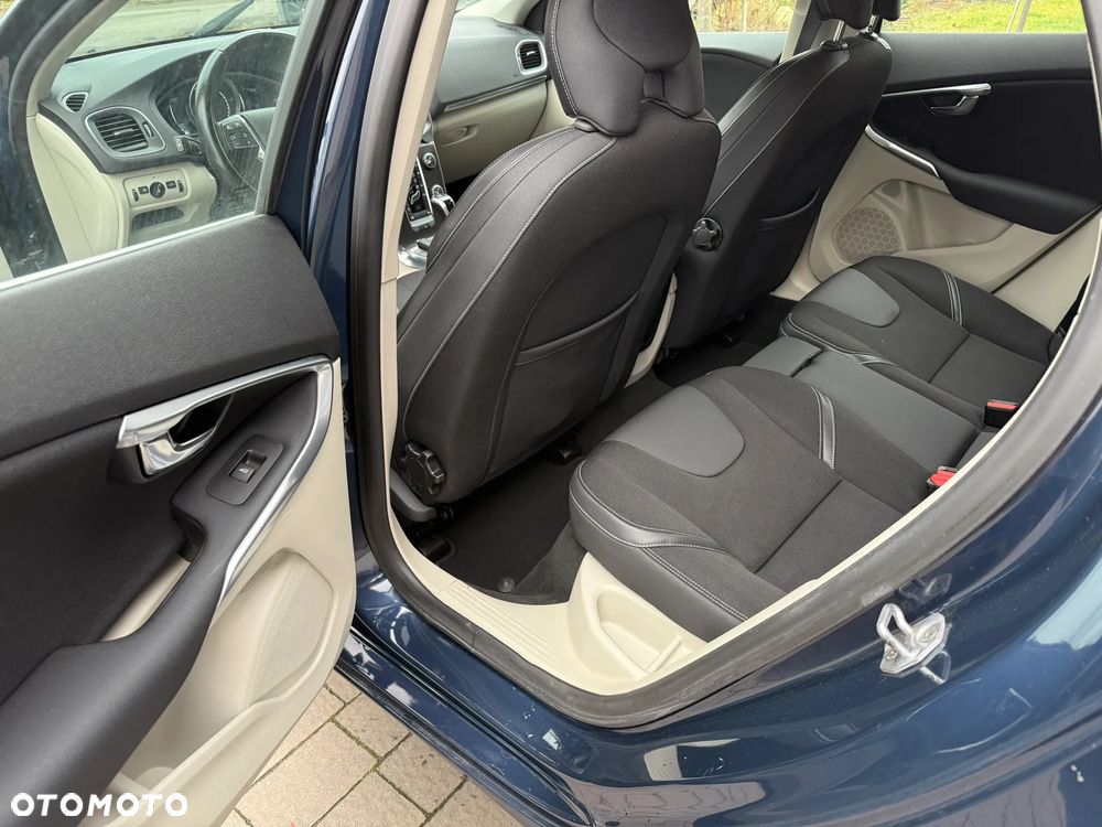 Volvo V40 D4 Drive-E Momentum - 13