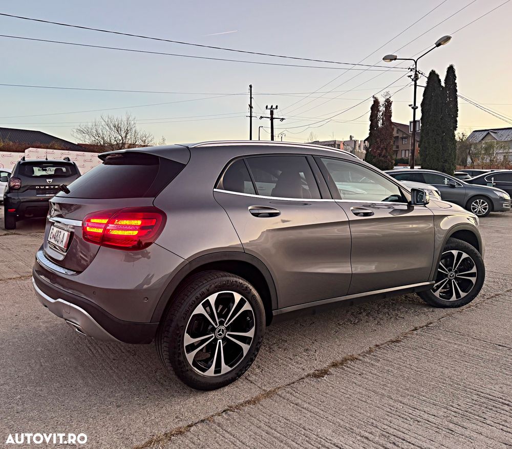 Mercedes-Benz GLA 220 d 4Matic 7G-DCT - 3