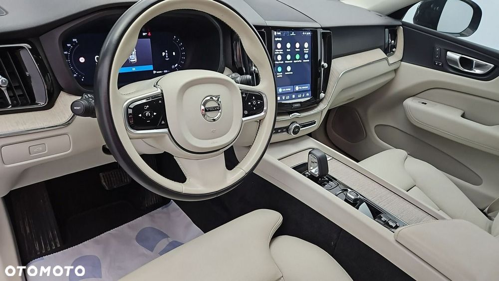 Volvo XC 60 B4 B Plus Dark - 9