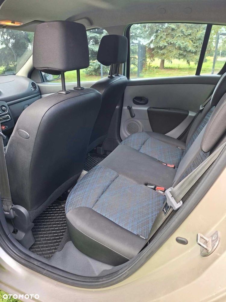 Renault Clio - 6