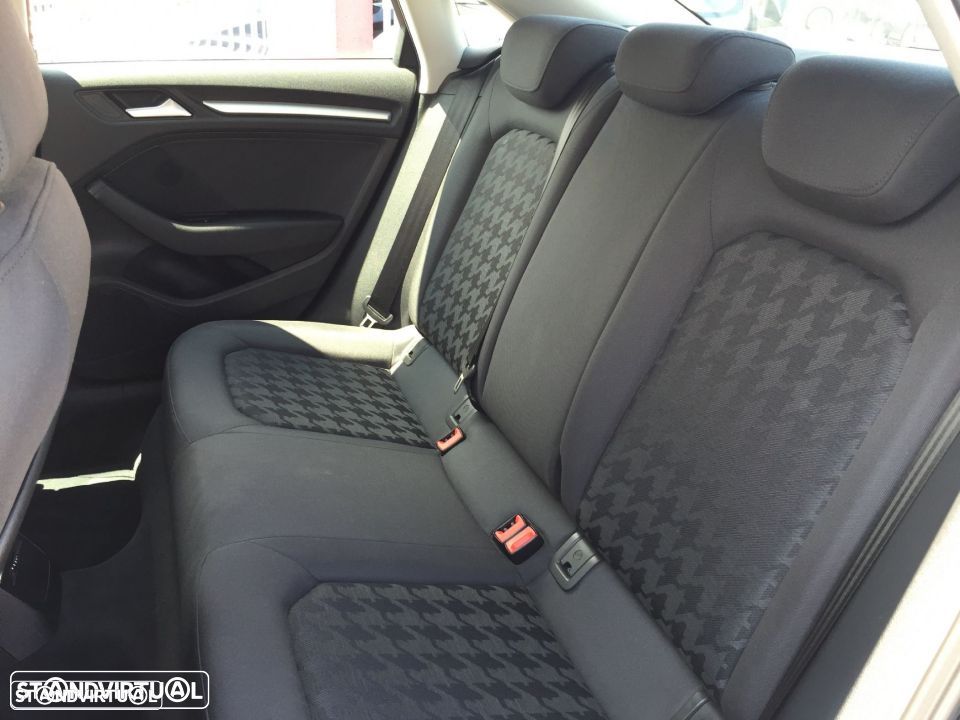 Audi A3 Limousine 1.6 TDI (clean diesel) Attraction - 12
