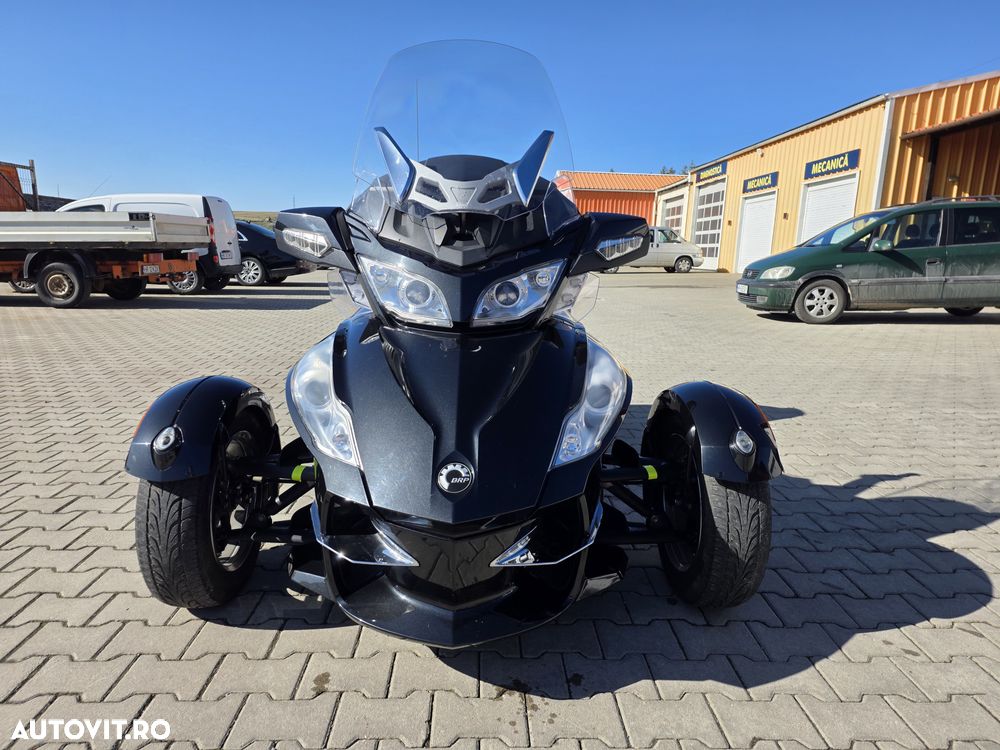 Can-Am Spyder - 2