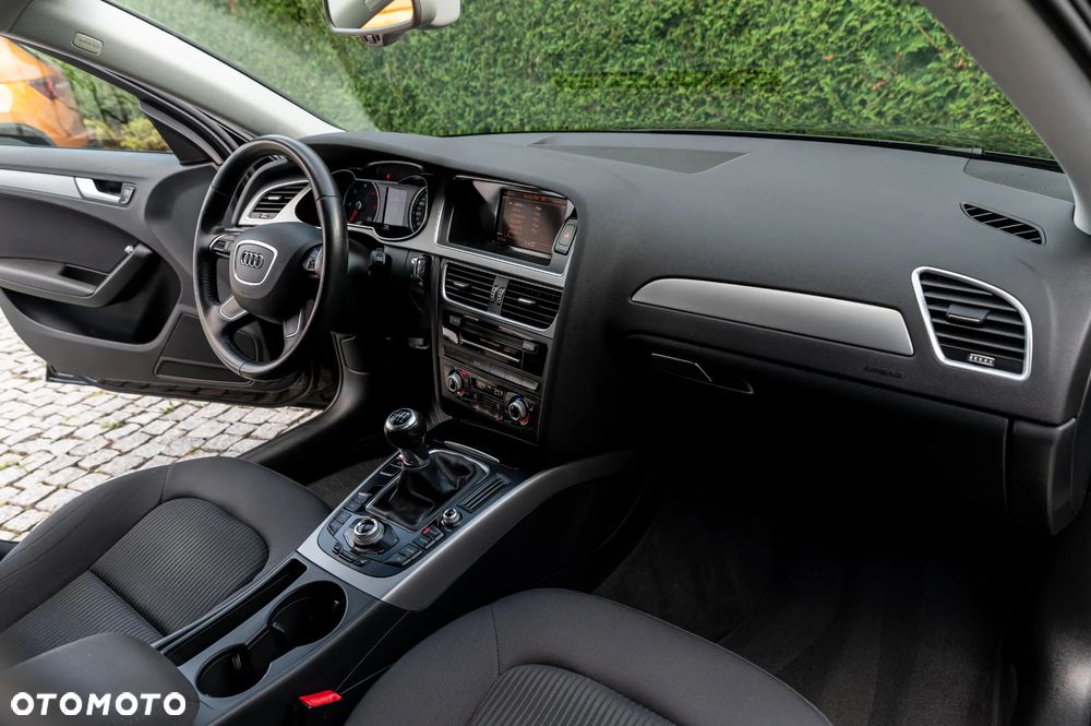 Audi A4 Avant 2.0 TDI ultra design - 25