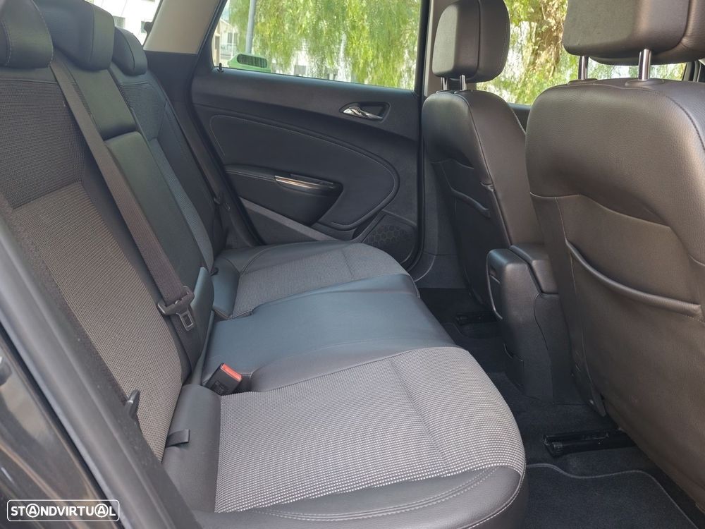 Opel Astra Sports Tourer 1.6 T Cosmo - 16