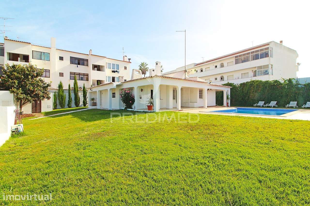 Fantástica Vivenda T4 com Piscina Privada no Coração de Albufeira - Grande imagem: 3/33