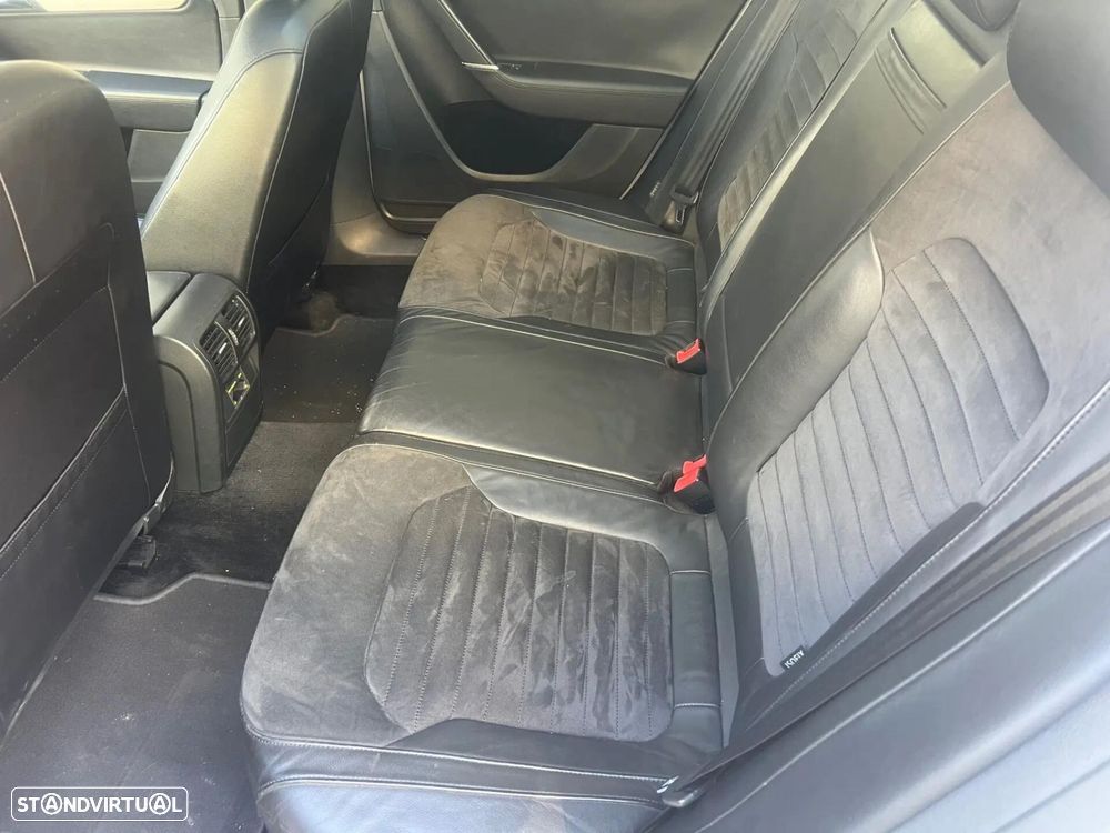 VW Passat Variant 2.0 Blue TDI DSG SCR Highline - 34