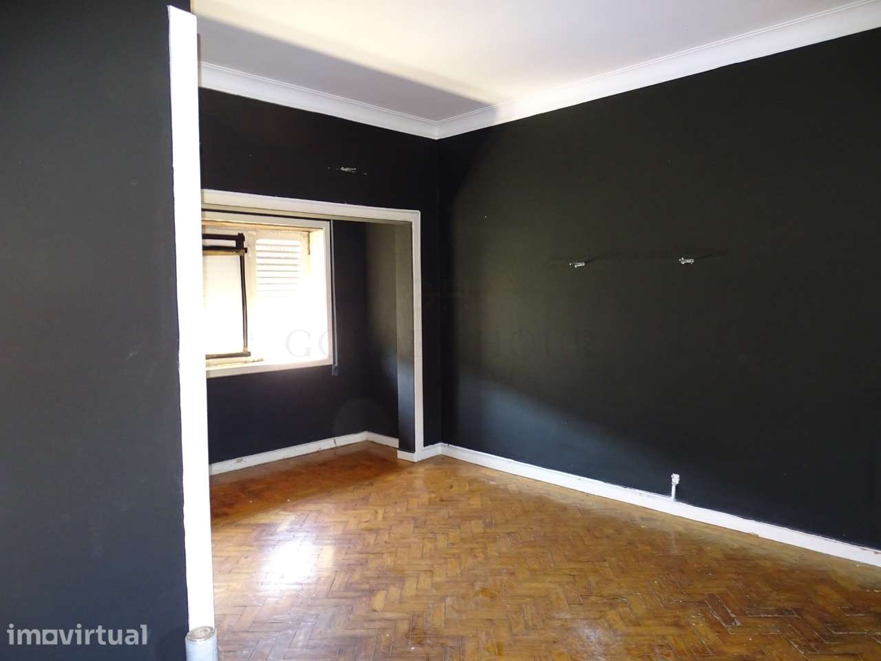 Apartamento T2 junto à Praça Velasquez para Restauro - Grande imagem: 2/23