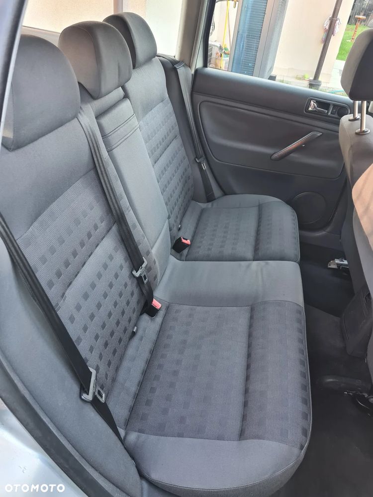 Volkswagen Passat 1.9 TDI Highline - 14