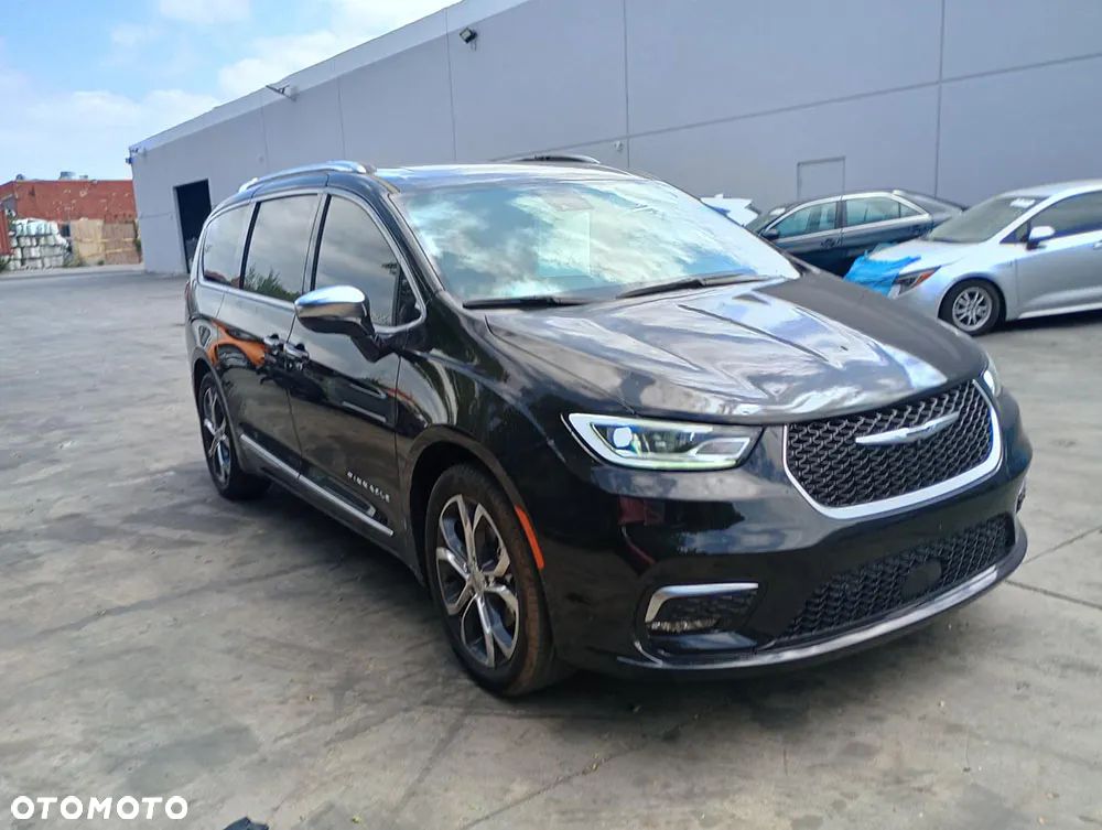 Chrysler Pacifica - 8