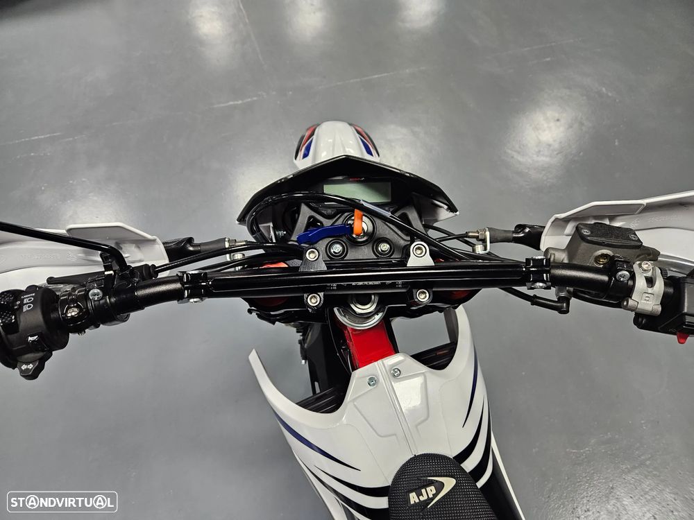 AJP 125 SPR Enduro - 9