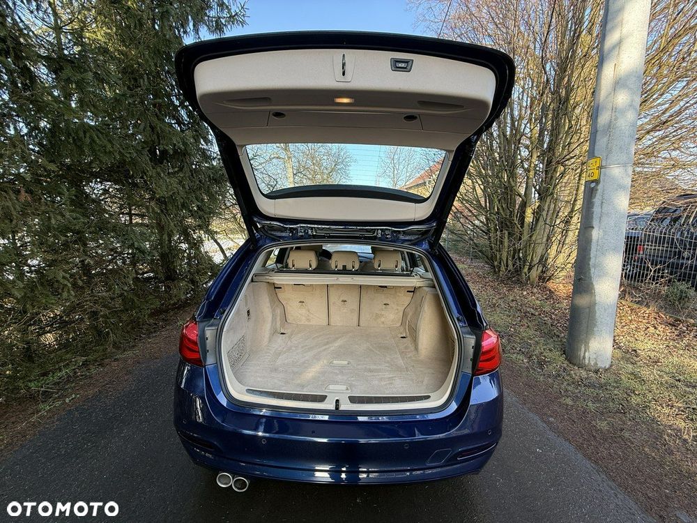 BMW Seria 3 320i Luxury Line - 13