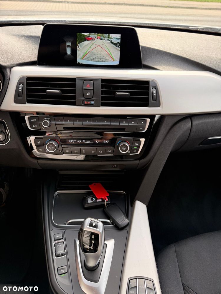 BMW Seria 3 318d Sport Line - 17