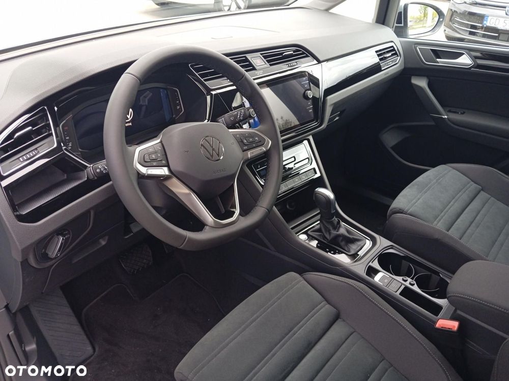 Volkswagen Touran - 10