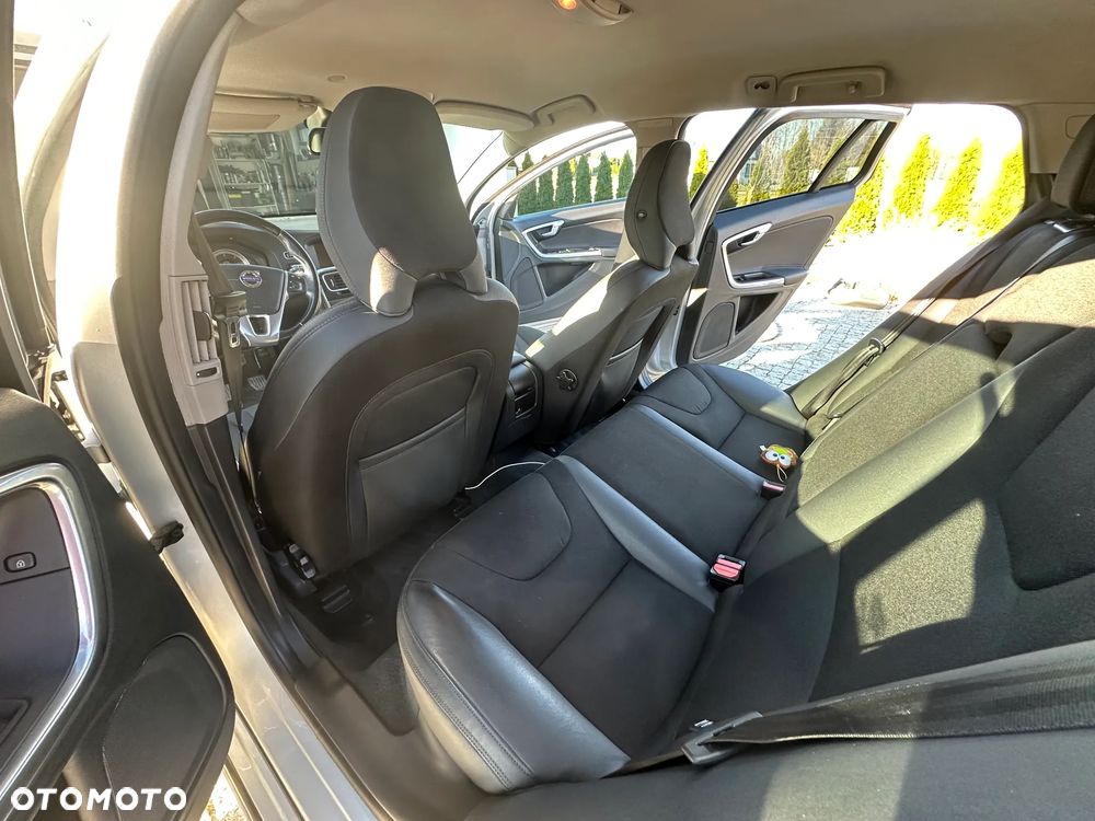 Volvo V60 D4 Momentum - 12