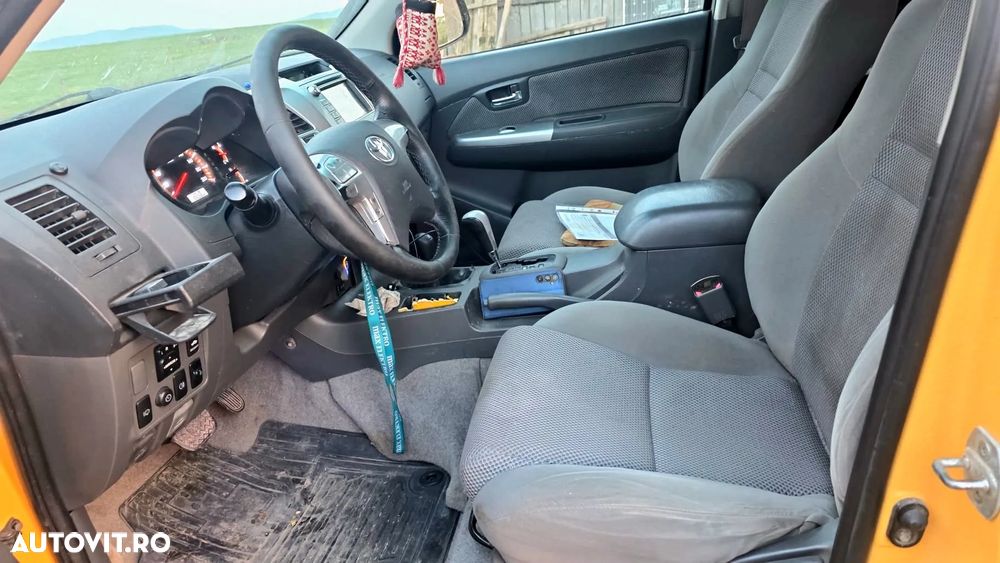 Toyota Hilux 4x4 Cabina Dubla Style+ Aut. - 5