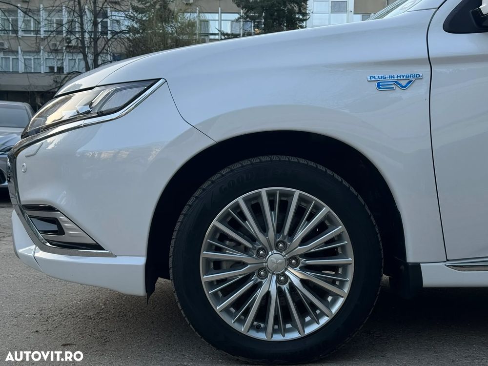 Mitsubishi Outlander 2.4 4WD Plus - 7