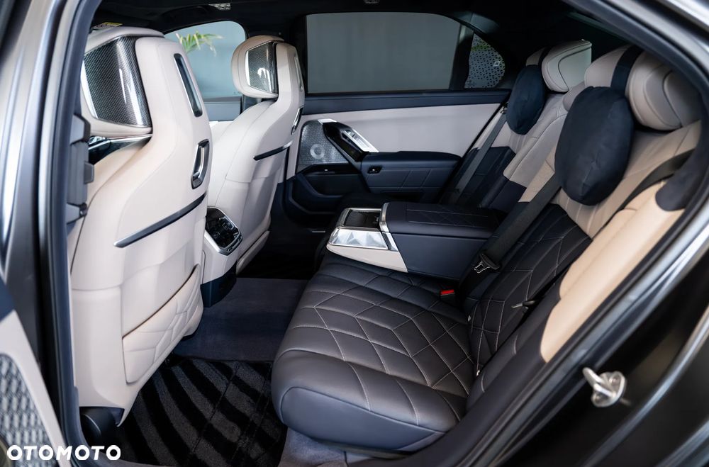 BMW Seria 7 740d xDrive sport - 28