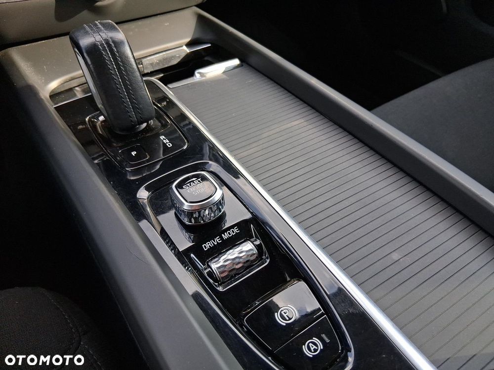 Volvo V60 Cross Country - 12