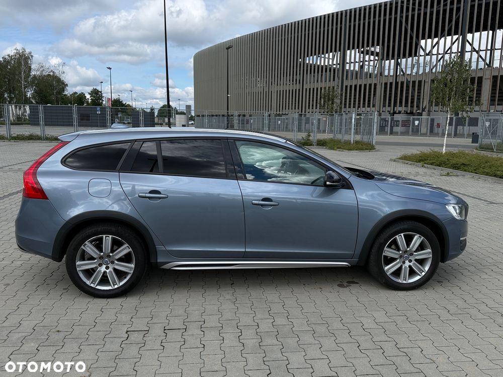 Volvo V60 Cross Country - 8