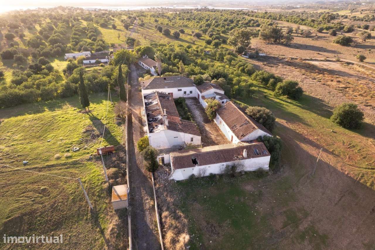 Oportunidade Única: Quinta Centenária para Recuperar em Localização Pr - Grande imagem: 3/15